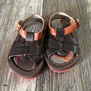 🌟FERRATO 🌟TODDLER 🌟UNISEX BEAUTIFUL BROWN SANDALS, SIZE 6
